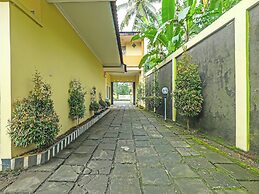 OYO 92483 Hotel Kirana