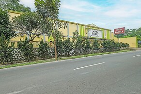 OYO 92485 Hotel Family