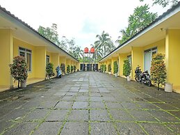 OYO 92485 Hotel Family