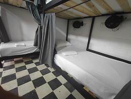 Baku Laureles Hostel