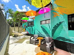 Baku Laureles Hostel