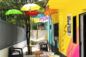 Baku Laureles Hostel