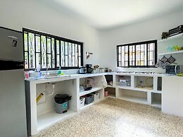 Baku Laureles Hostel