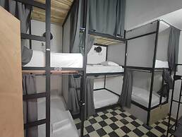 Baku Laureles Hostel