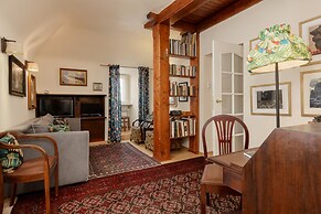 Warsaw Old Town Apartment by Renters