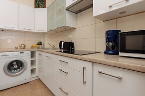 Warsaw Old Town Apartment by Renters