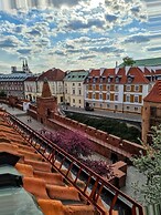 Warsaw Old Town Apartment by Renters
