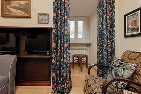Warsaw Old Town Apartment by Renters