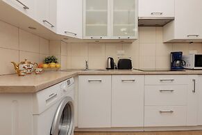 Warsaw Old Town Apartment by Renters