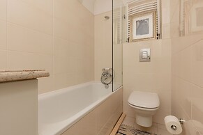 Warsaw Old Town Apartment by Renters