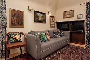 Warsaw Old Town Apartment by Renters