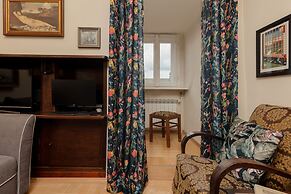 Warsaw Old Town Apartment by Renters