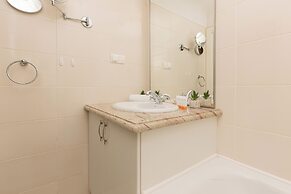 Warsaw Old Town Apartment by Renters