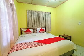 OYO 92503 Penginapan & Villa Sirait