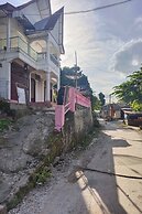 OYO 92503 Penginapan & Villa Sirait