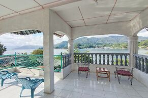 OYO 92503 Penginapan & Villa Sirait