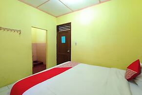 OYO 92503 Penginapan & Villa Sirait