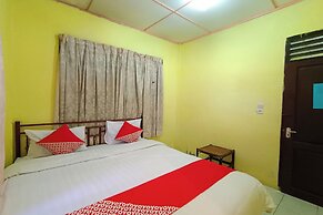 OYO 92503 Penginapan & Villa Sirait