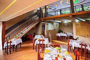 Green Side Hotel