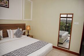 Green Side Hotel