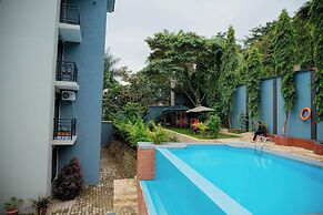 Green Side Hotel