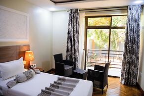 Green Side Hotel