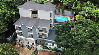 Green Side Hotel