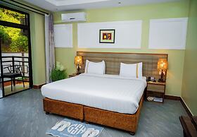 Green Side Hotel