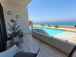 Seafront Luxury Condo Pool Jacuzzi