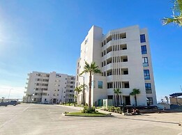 Seafront Luxury Condo Pool Jacuzzi