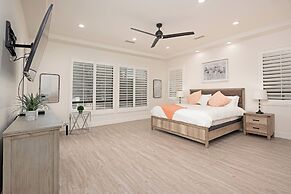 Luxury Resort Style Living w/ Pool & Jacuzzi