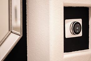 Luxury Resort Style Living w/ Pool & Jacuzzi