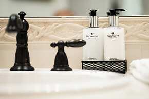 Luxury Resort Style Living w/ Pool & Jacuzzi