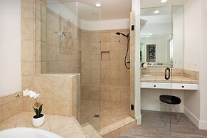 Luxury Resort Style Living w/ Pool & Jacuzzi