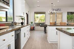 Luxury Resort Style Living w/ Pool & Jacuzzi