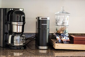 Luxury Resort Style Living w/ Pool & Jacuzzi