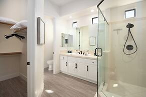 Luxury Resort Style Living w/ Pool & Jacuzzi