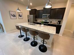 Gorgeous 6Bd w Pool Windsor Island 4450