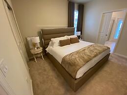 Gorgeous 6Bd w Pool Windsor Island 4450