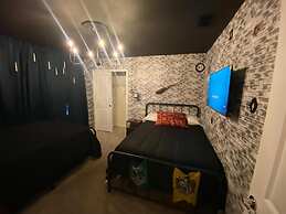 Gorgeous 6Bd w Pool Windsor Island 4450