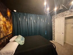 Gorgeous 6Bd w Pool Windsor Island 4450