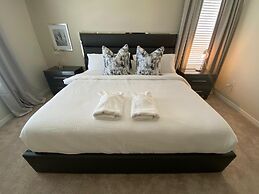 Gorgeous 6Bd w Pool Windsor Island 4450