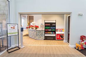 Gorgeous 6Bd w Pool Windsor Island 4450