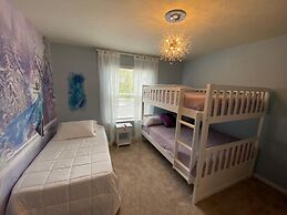 Gorgeous 6Bd w Pool Windsor Island 4450