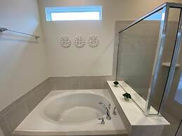 Gorgeous 6Bd w Pool Windsor Island 4450