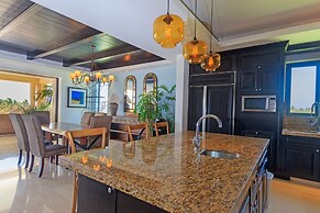 Luxurious 3 Bedroom Condo