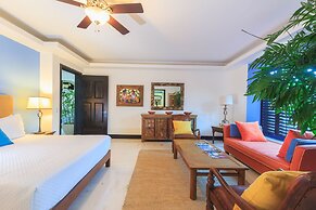 Luxurious 3 Bedroom Condo