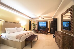 Luxurious 3 Bedroom Condo