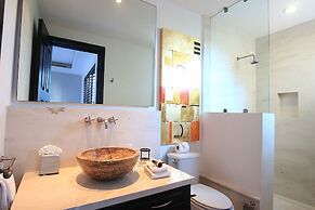 Luxurious 3 Bedroom Condo