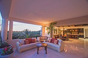 Luxurious 3 Bedroom Condo